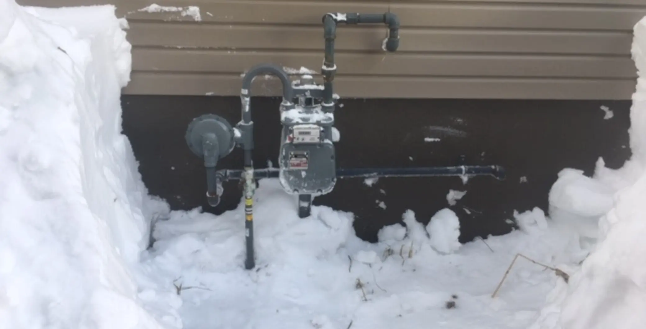 Enbridge tells Ontarians to keep gas meters and vents clear during snowstorm