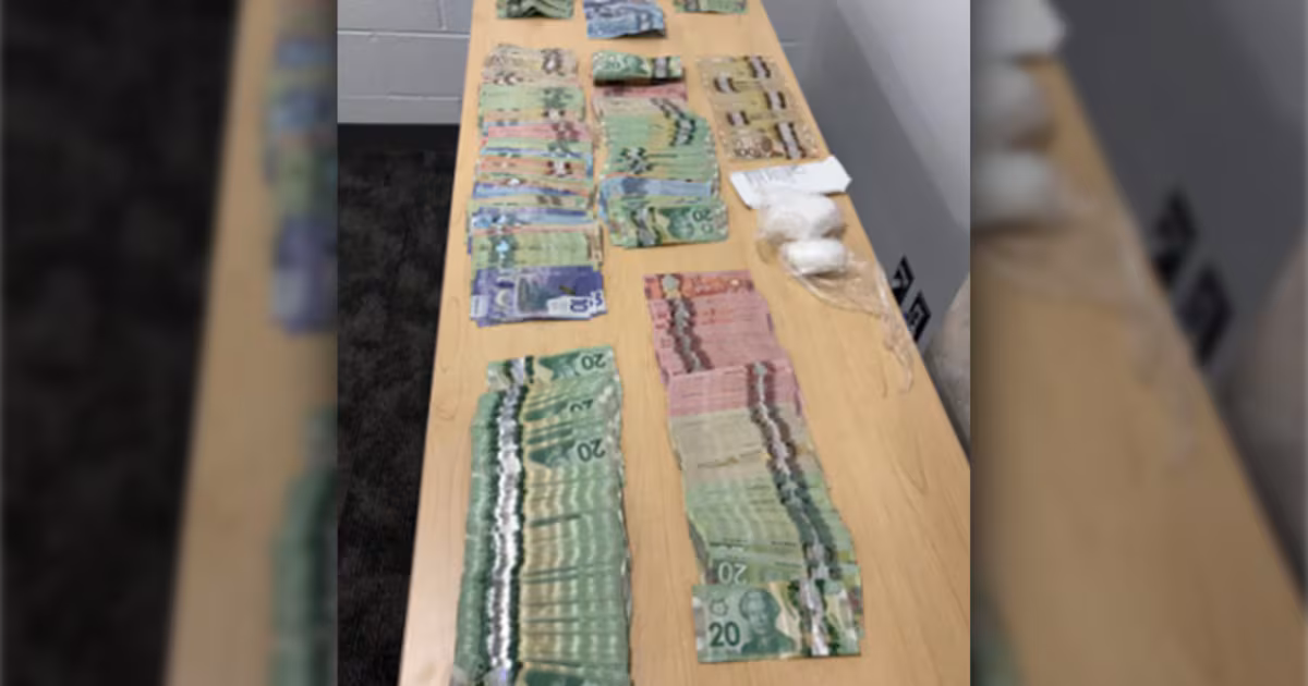 Midday traffic stop in Barrie uncovers suspected cocaine, nearly $50,000 and a prohibited knife