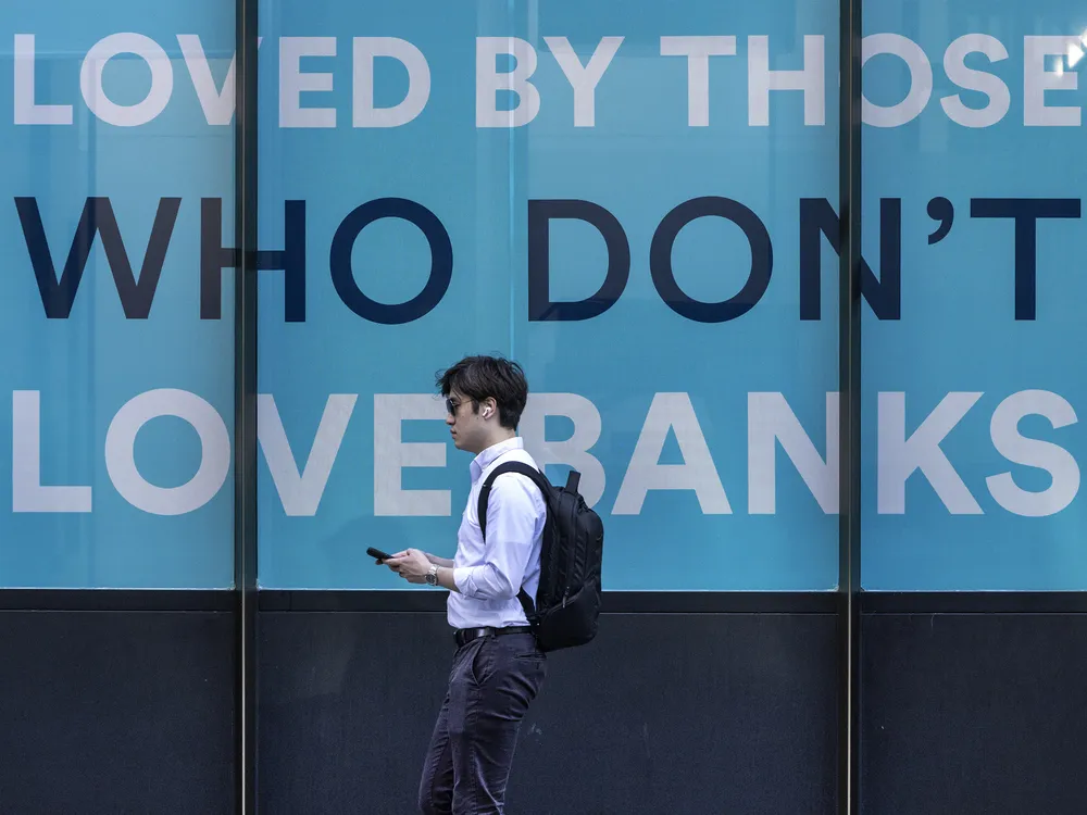 Canadians switching banks more often as they chase better rates and easier apps