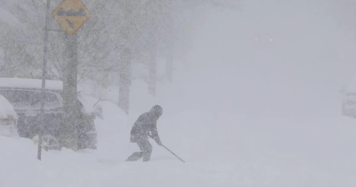 Sunday storm sets new snowfall records at Pearson, leaves Toronto buried