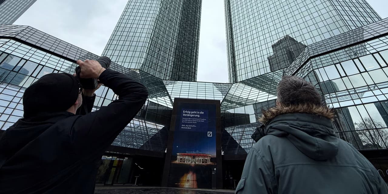 German Prosecutors Search Deutsche Bank Offices in Money‑laundering Probe
