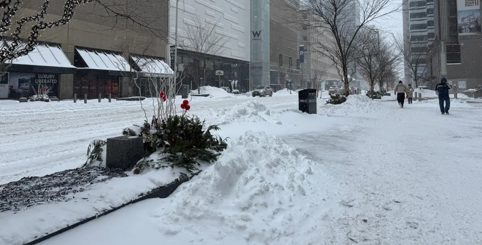Environment Canada upgrades Toronto storm to Orange, 20–40 cm of snow expected