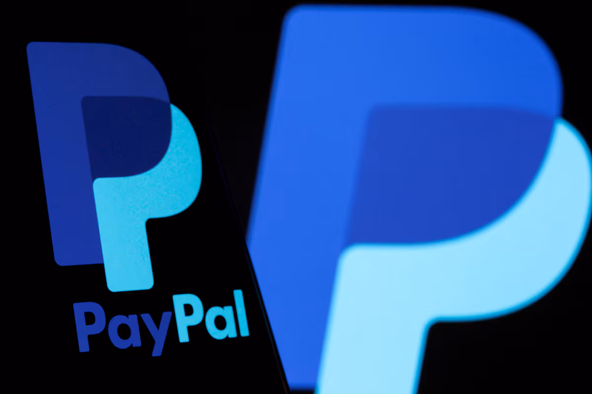 PayPal misses Q4 estimates and names HP’s Enrique Lores as CEO